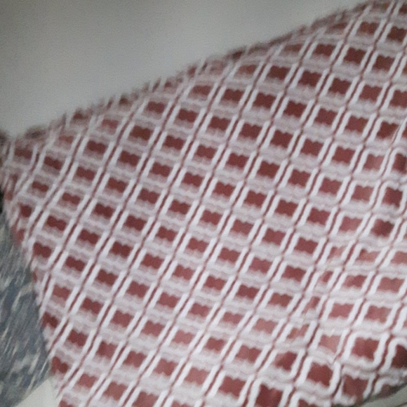 soft pink white home Styles throw blanket - Picture 4 of 4